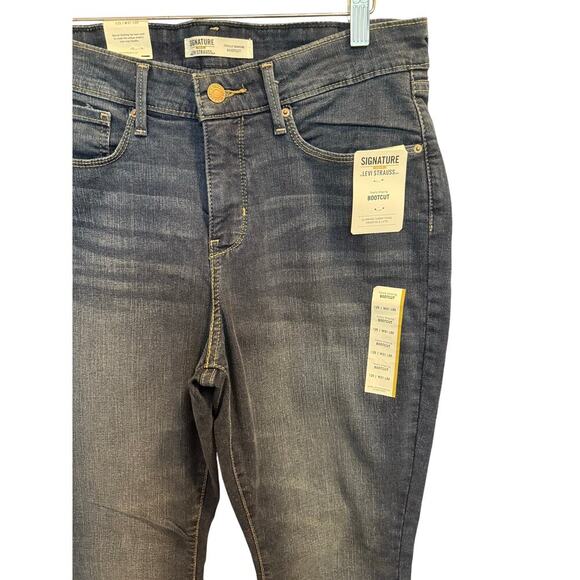 Levi Strauss Signature Gold Totally Shaping Bootcut Jeans Women’s 12 Short NWT - Picture 3 of 8